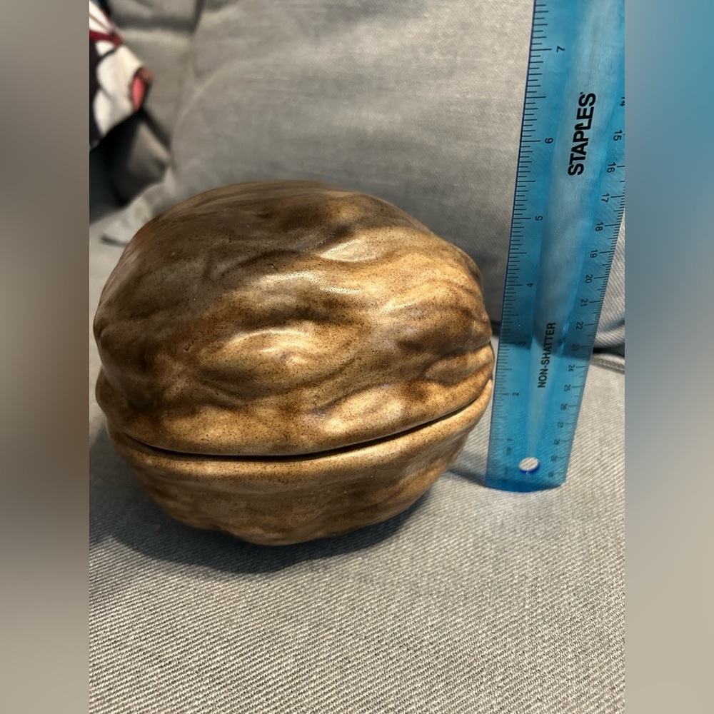 Vintage Walnut Shaped Lidded Trinket Box - Picture 7 of 10